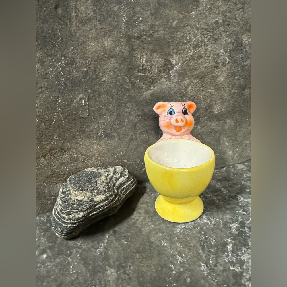Little Piggy  Egg Cup - Picture 2 of 11